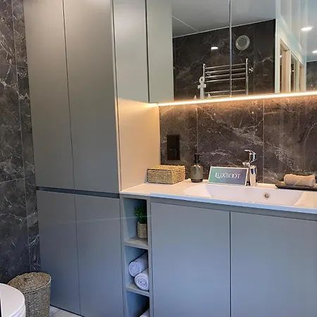 Lake Suite Apartment *