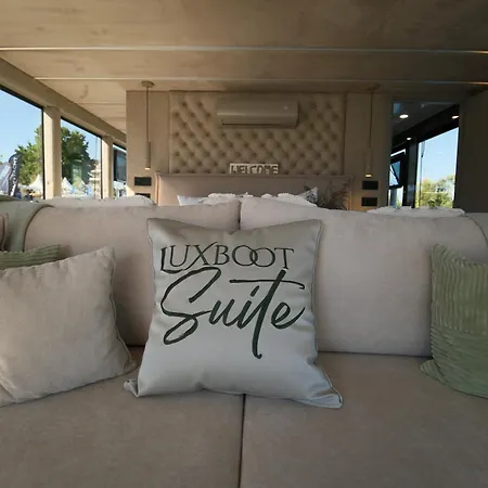 Lake Suite *